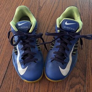 Nike Hyperdunk Size 8.5 Blue and White Sneakers with Athletic Design